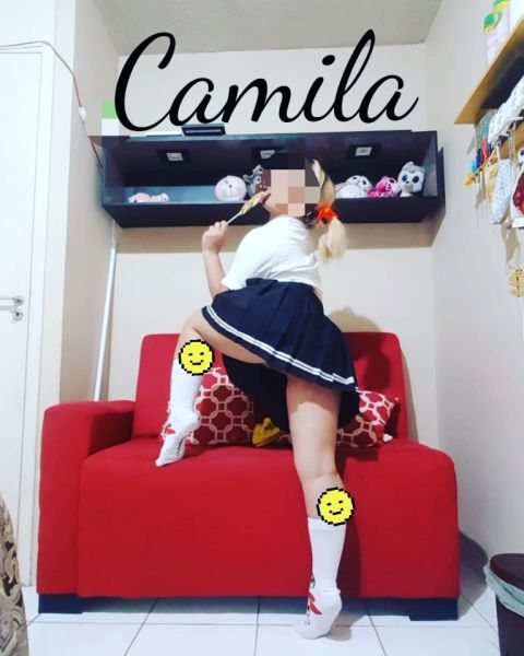 Sou Camila ...loira, baixinha e branca.
