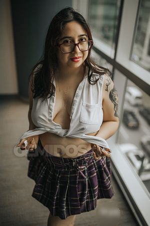 Creative performance artist and science-lover- I'm a total nerd about both my left and right brain interests, so conversations will never be boring and we'll have plenty to connect over! I have one tattoo and scars visible in my pics, ask me for the epic tale of how I survived a sharkbear attack! (Surgical scars, but the tale is more fun)